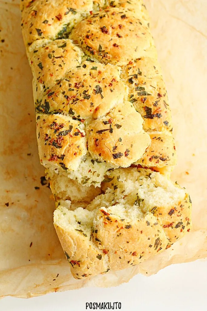 odrywany chlebek czosnkowo ziołowy