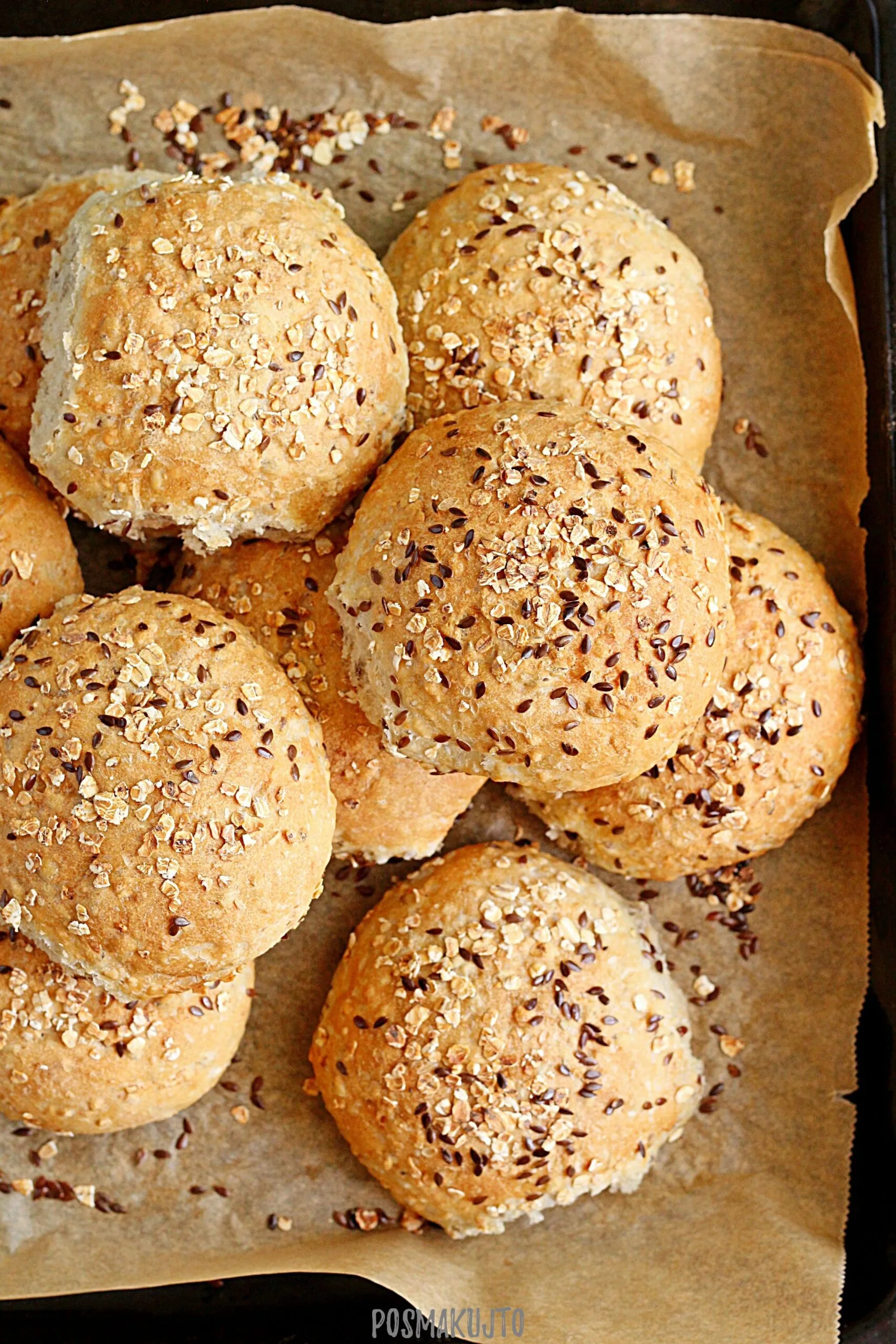 Bułki z płatkami owsianymi i siemieniem lnianym