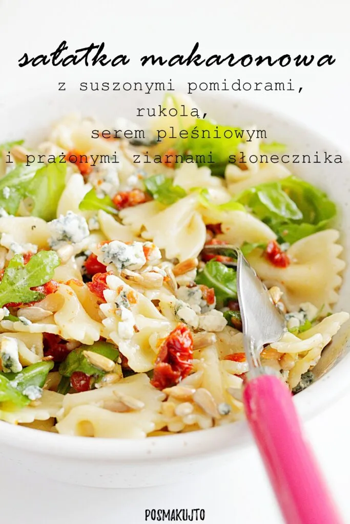 salatka makaronowa z suszonymi pomidorami rukola serem plesniowym