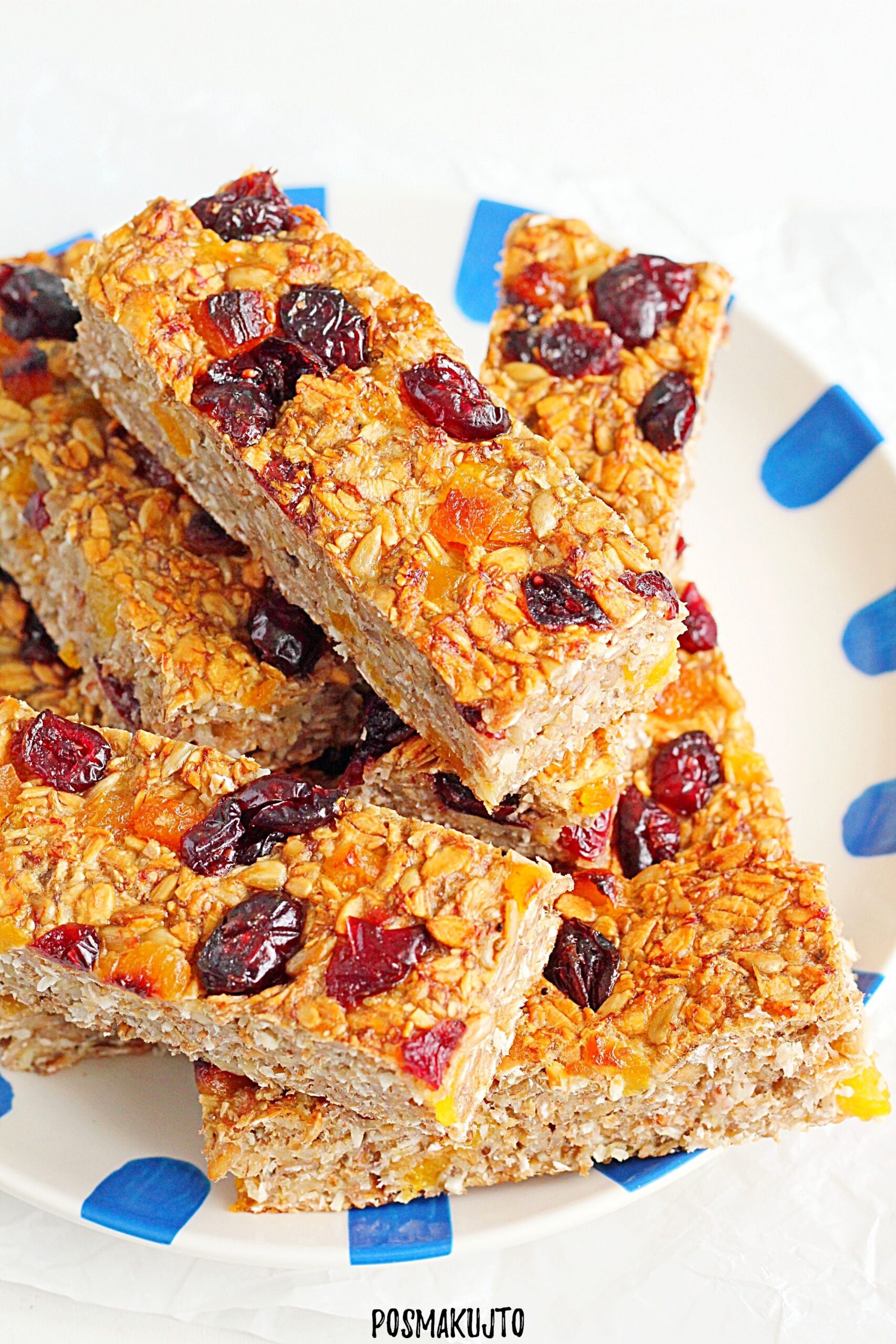 Zdrowe domowe batony zbożowe : pyszna przekąska do śniadaniówki!