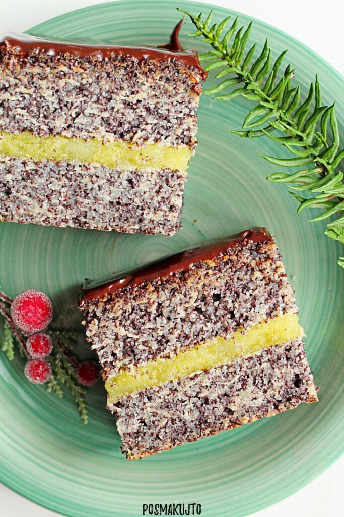 Makowiec japoński z musem jabłkowo-cytrynowym i polewą czekoladową – przepis na wilgotne ciasto bez mąki