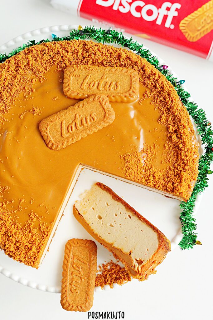 Sernik Lotus Biscoff z kremem ciasteczkowym i korzennymi ciasteczkami