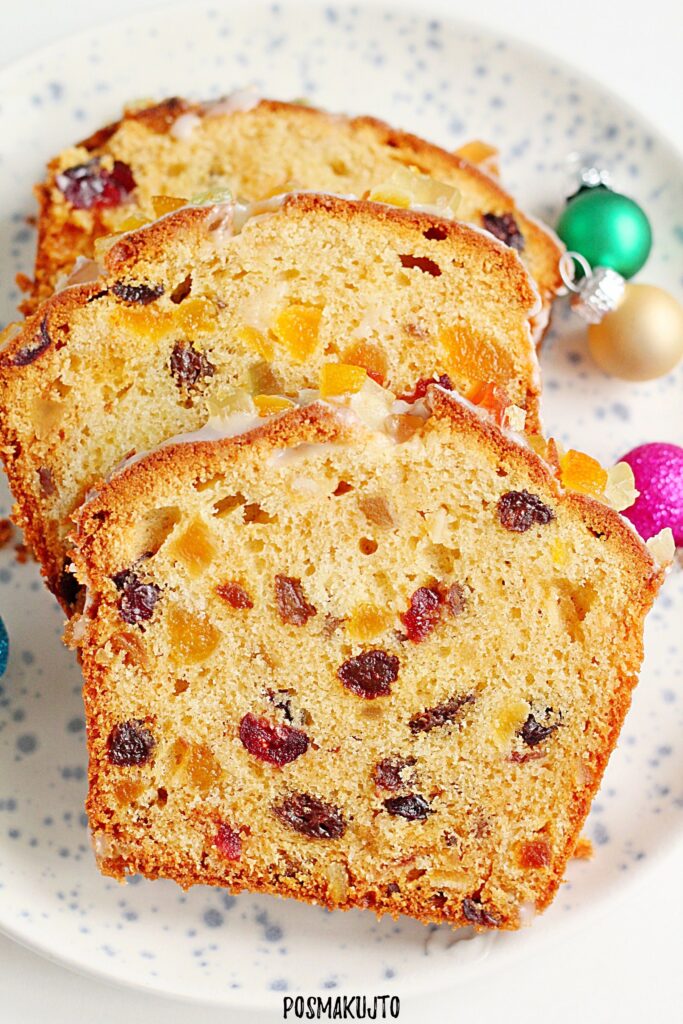 swiateczny keks z rodzynkami w rumie