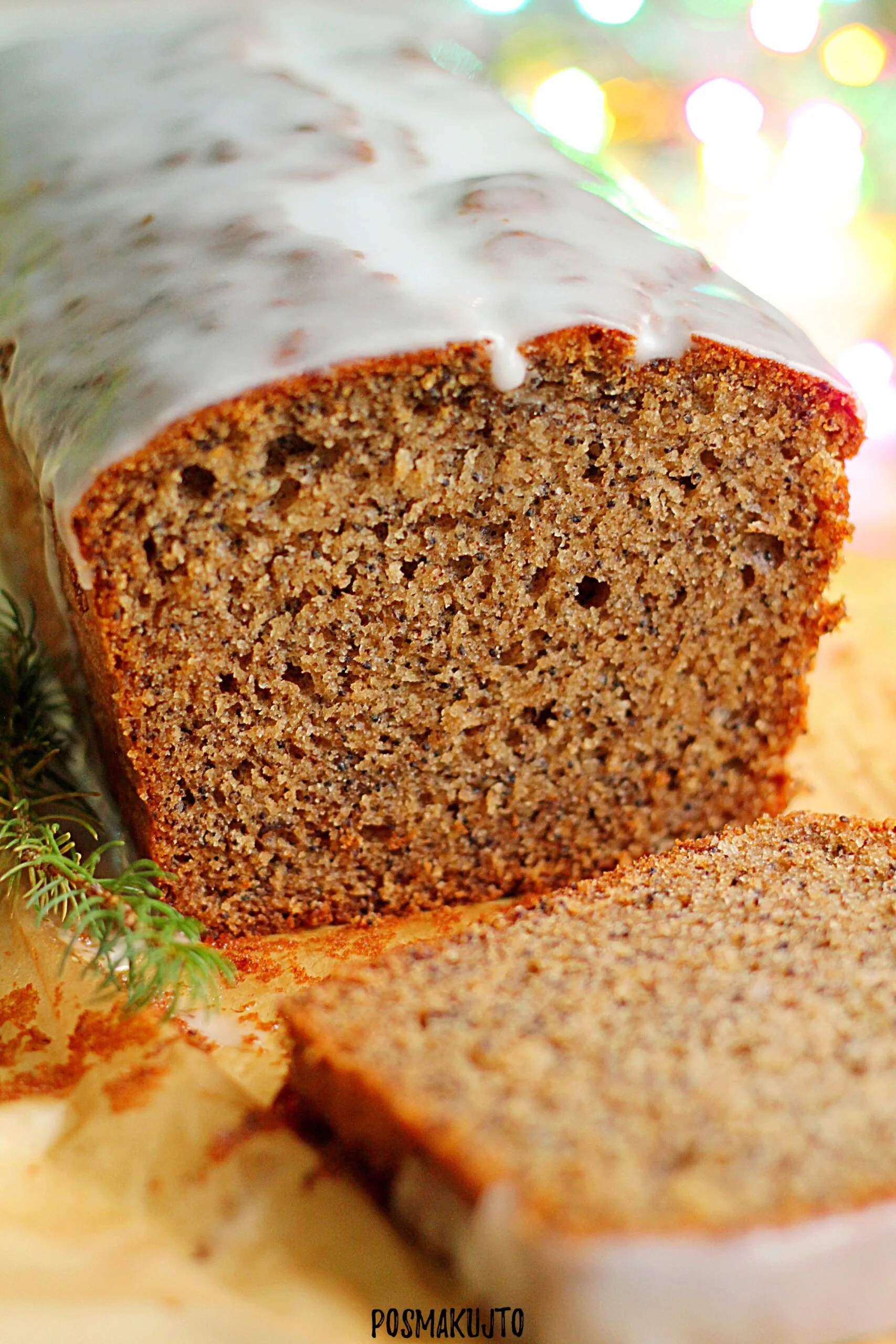 Wilgotne ciasto z makiem bez miksera z gotowej masy makowej