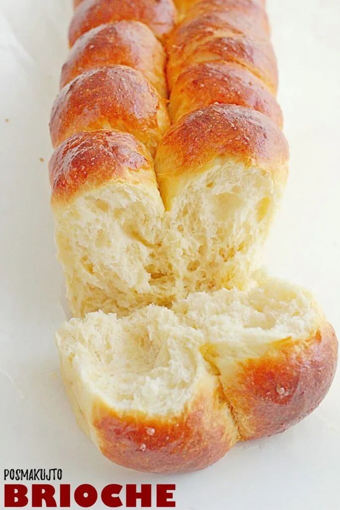 Domowa brioche – puszyste, maślane ciasto drożdżowe