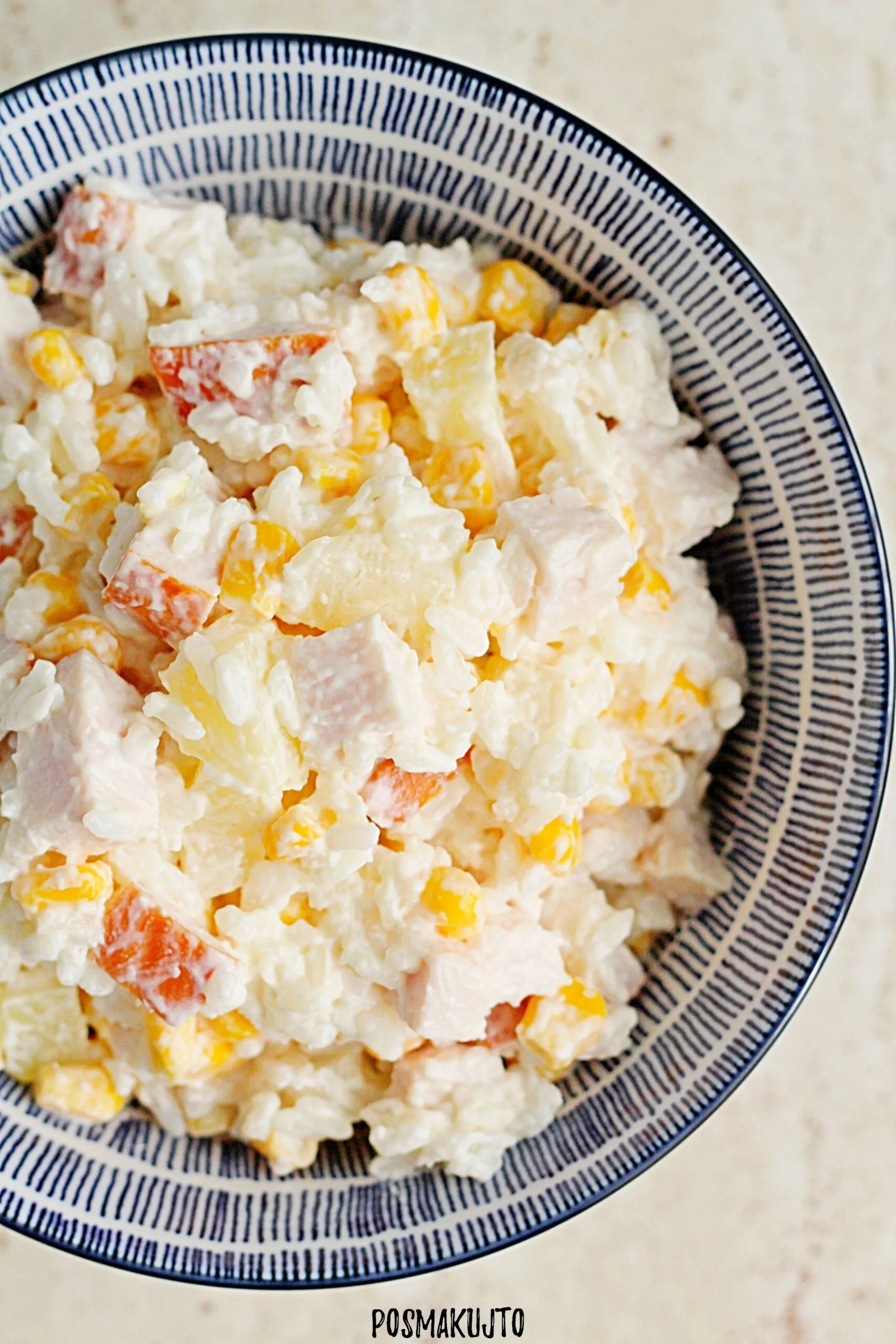 salatka ryzowa z wedzonym kurczakiem anansem kukurydza