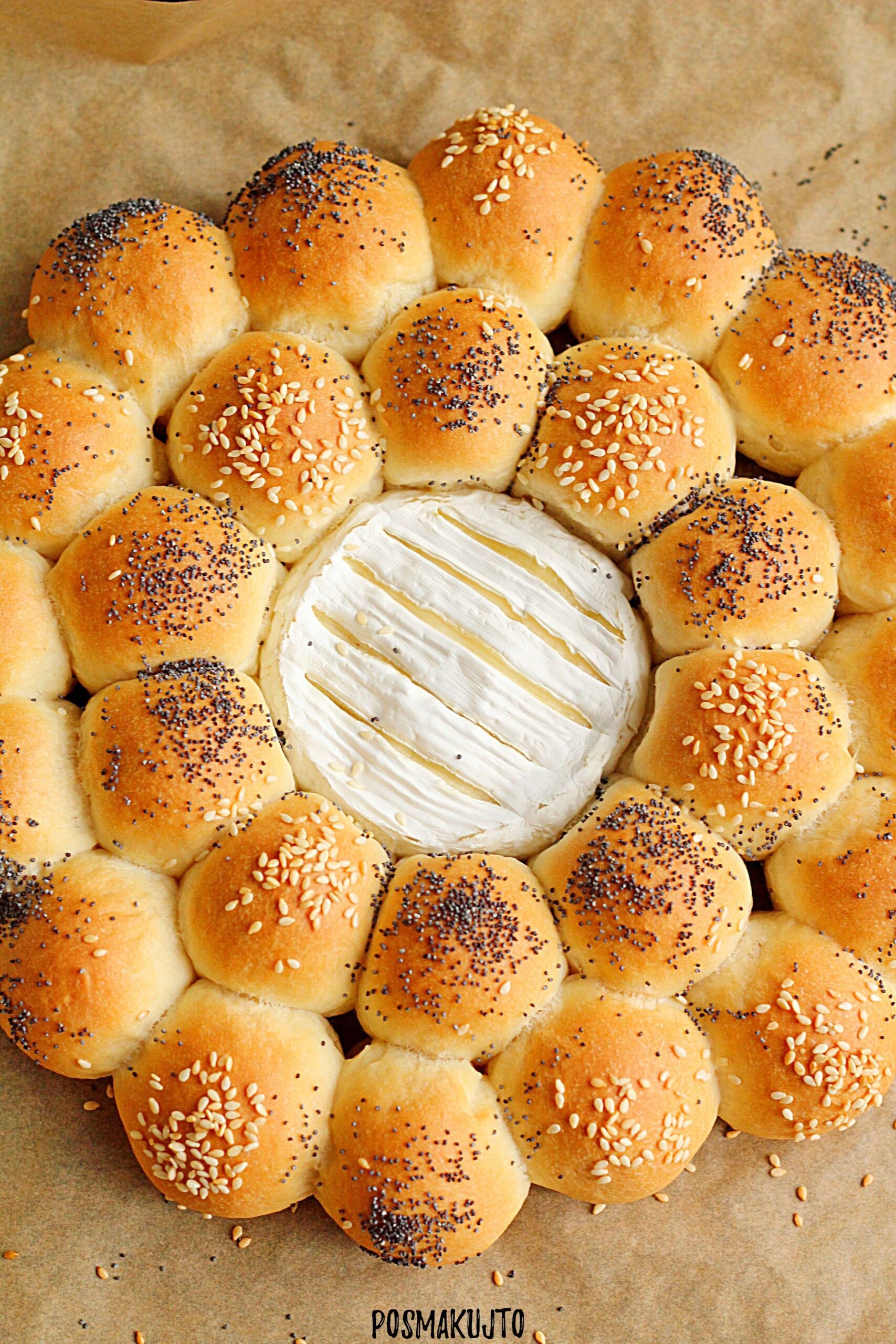 Odrywane bułeczki z camembertem