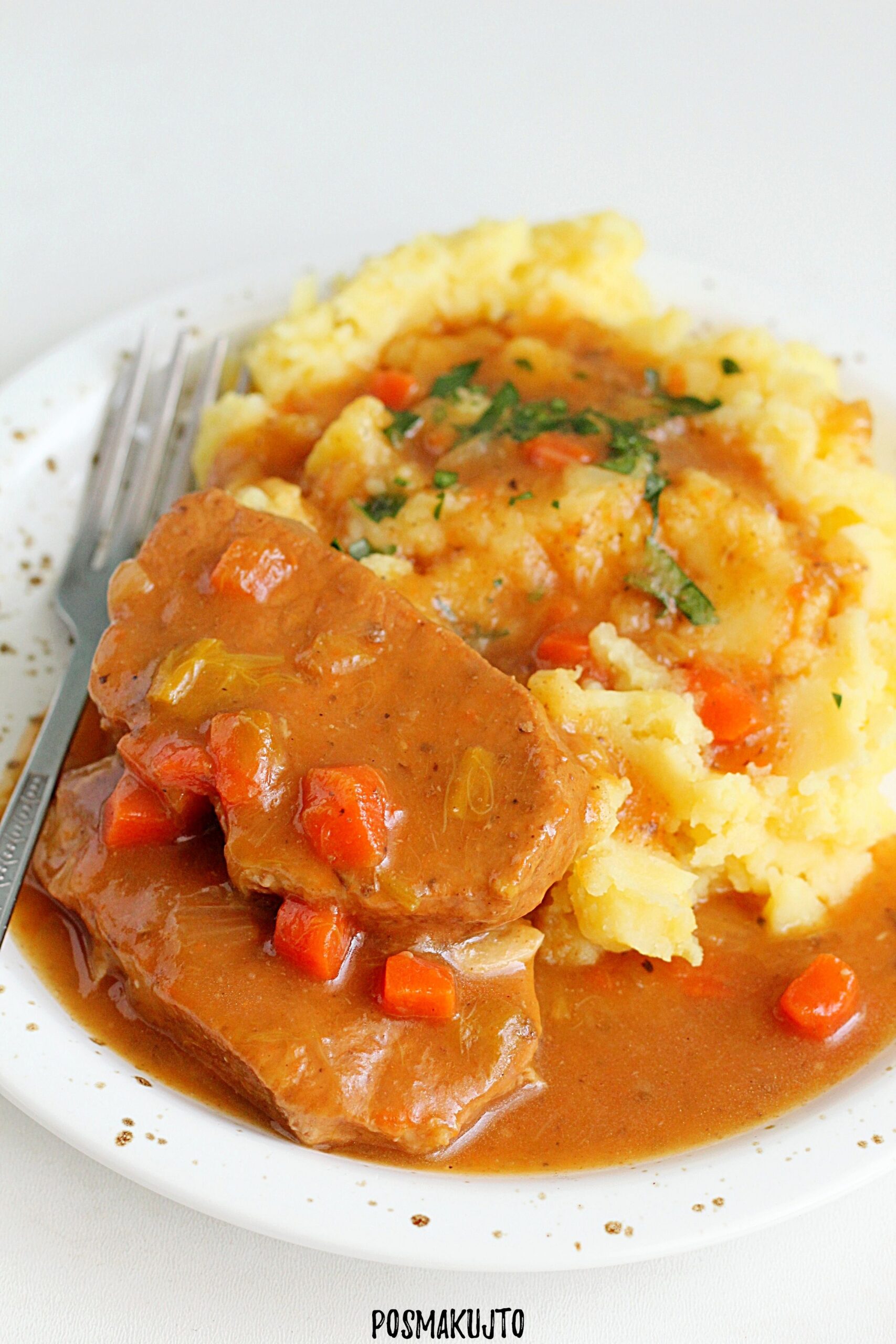 Schab w sosie z porem i marchewką