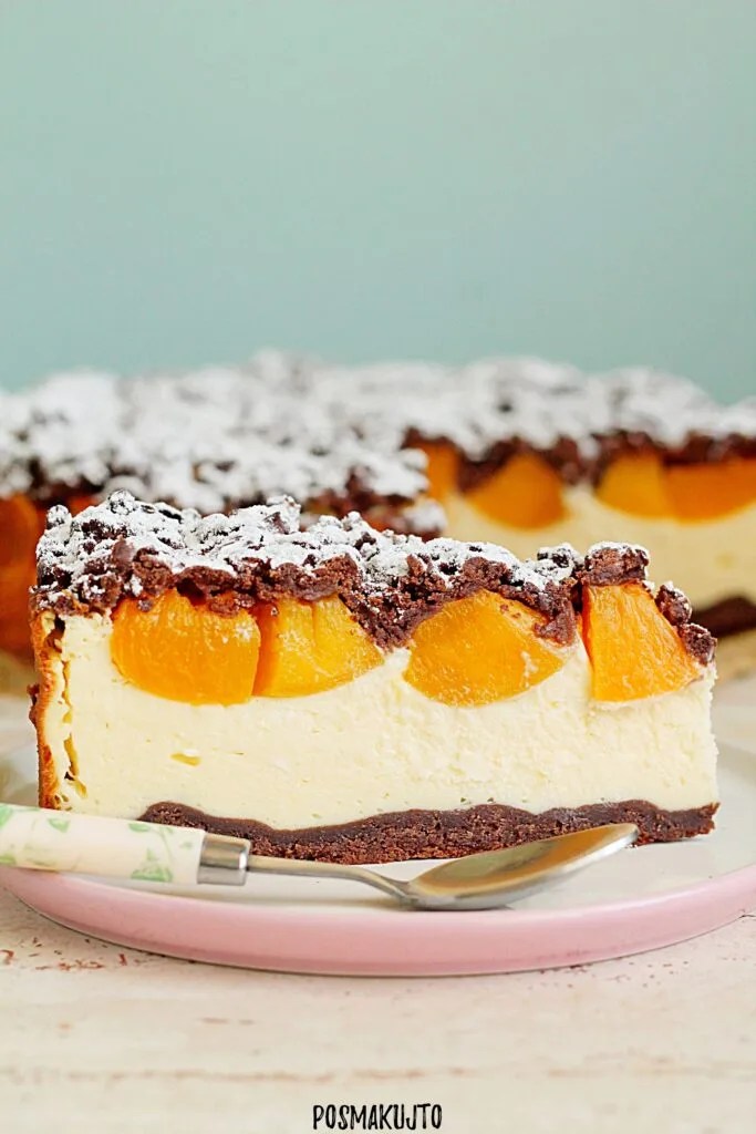 sernik z brzoskwiniami na kruchym kakaowym ciescie