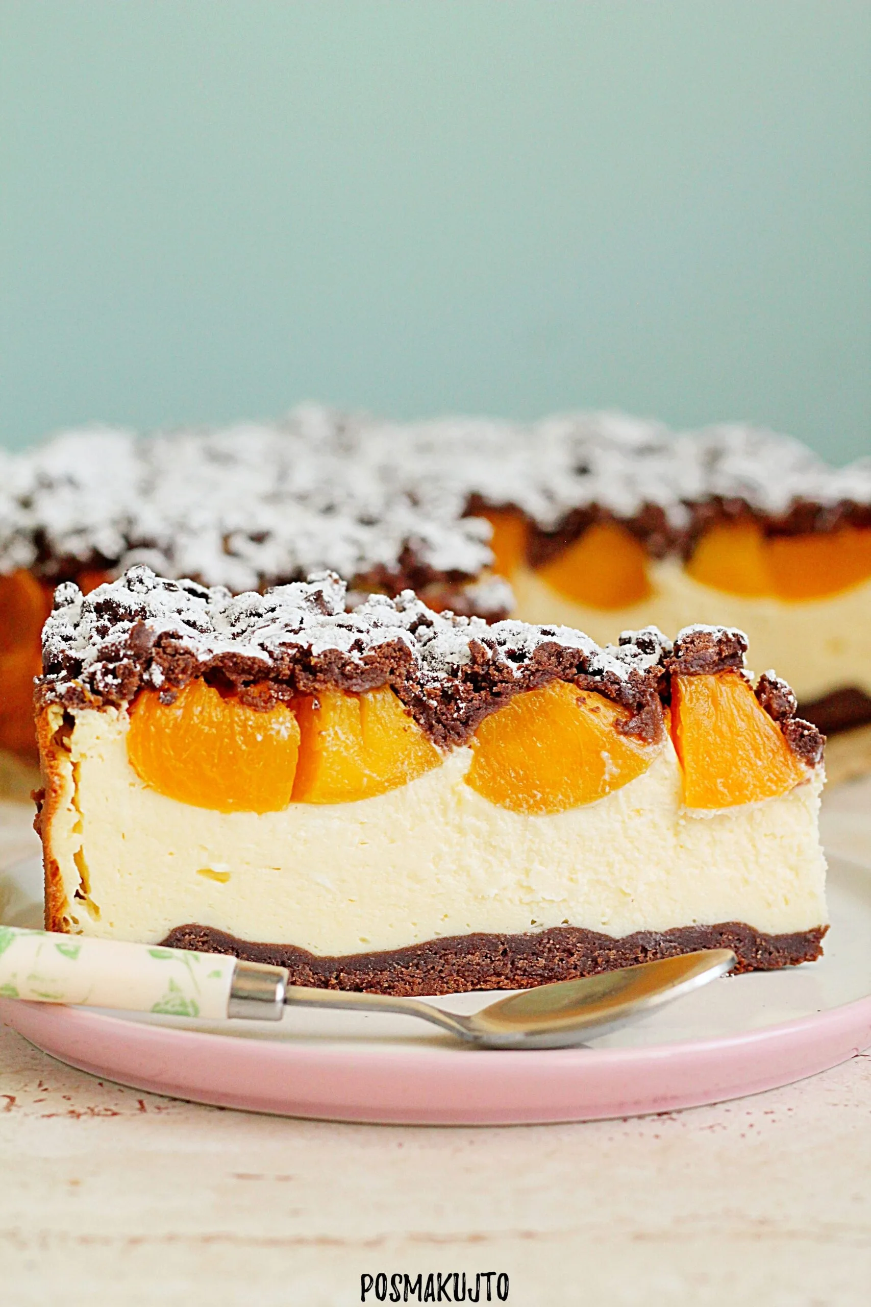 sernik z brzoskwiniami na kruchym kakaowym ciescie