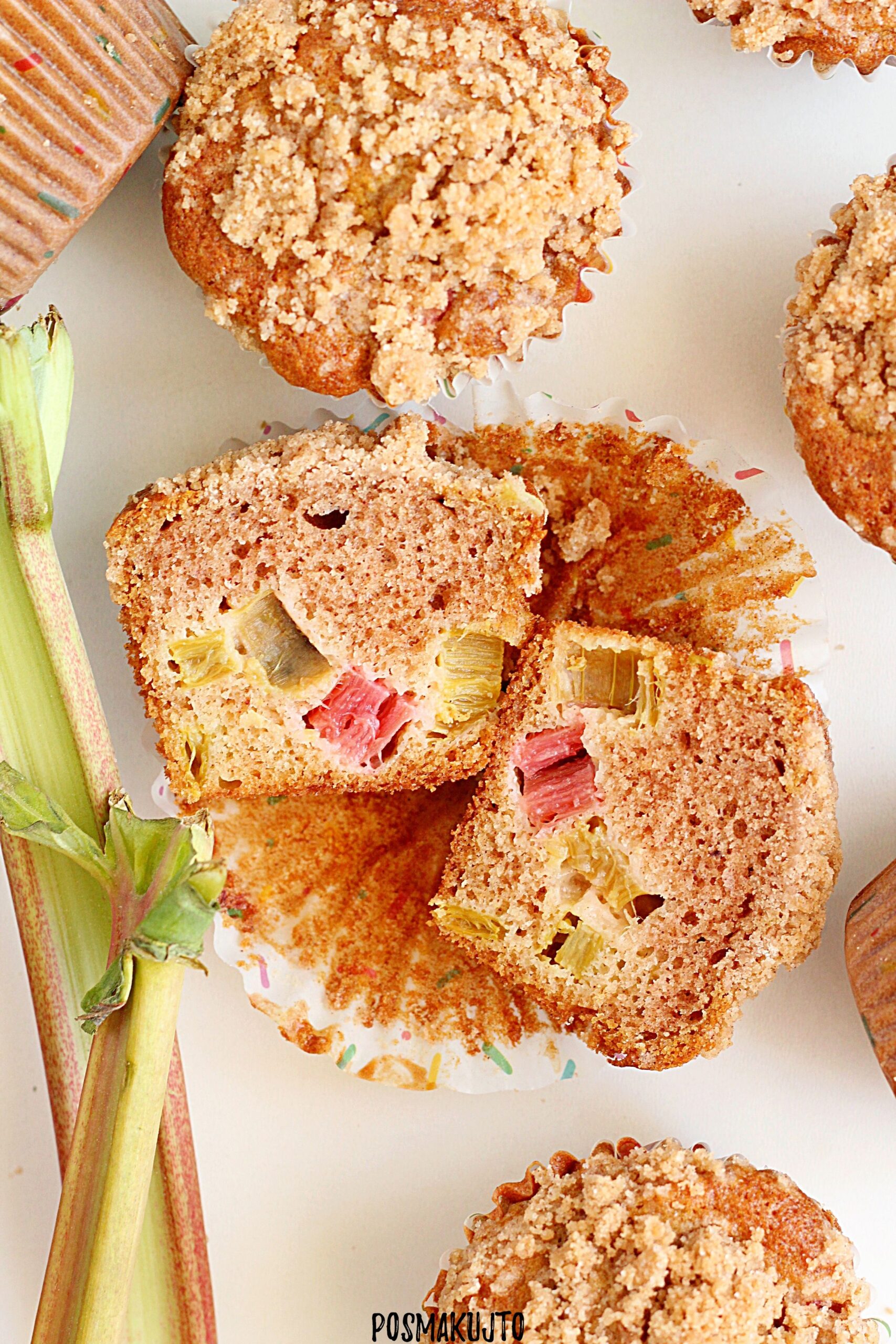 Muffiny z rabarbarem i kruszonką