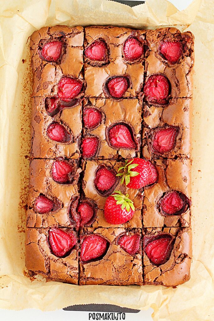 brownie z truskawkami
