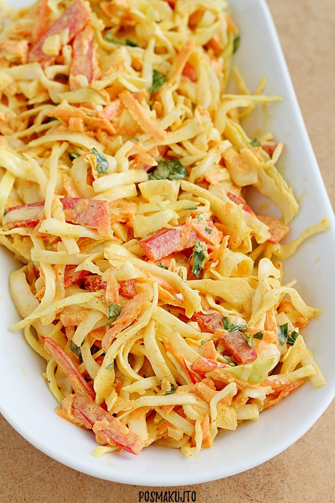surowka z bialej kapusty z sosem curry